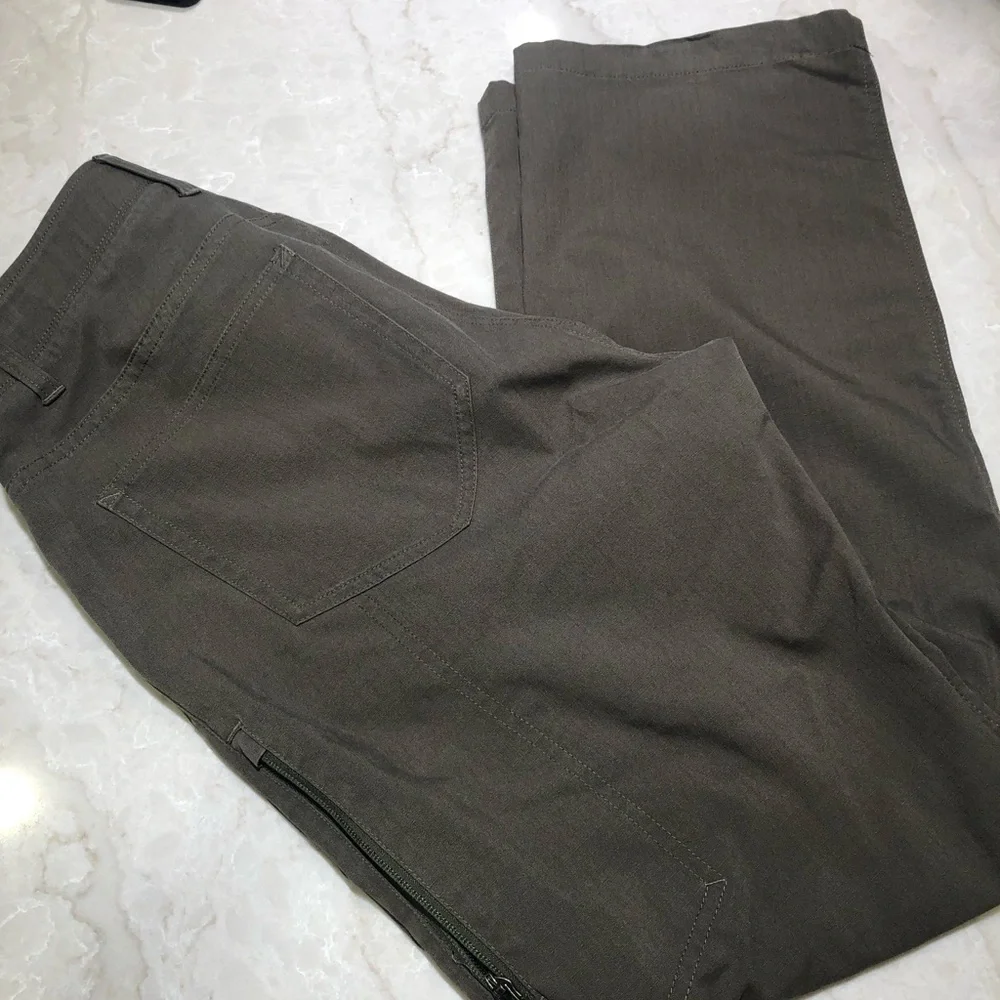 Under Armour Men's Olive Brown Chino Pants